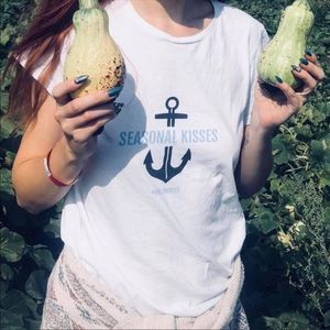 3/$15 Seasonal Kisses Graphic Tshirt